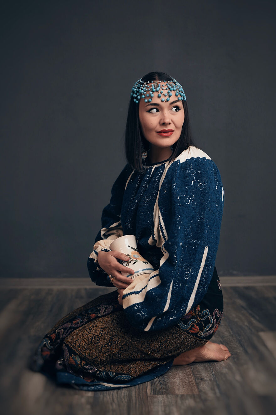 "Seasons - My Life As A Dream": A Celebration Of The Traditional Romanian Blouse, Ia (19 Pics) "Seasons - My Life As A Dream": A Celebration Of The Traditional Romanian Blouse, Ia (19 Pics)