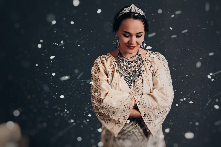 "Seasons - My Life As A Dream": A Celebration Of The Traditional Romanian Blouse, Ia (19 Pics) "Seasons - My Life As A Dream": A Celebration Of The Traditional Romanian Blouse, Ia (19 Pics)