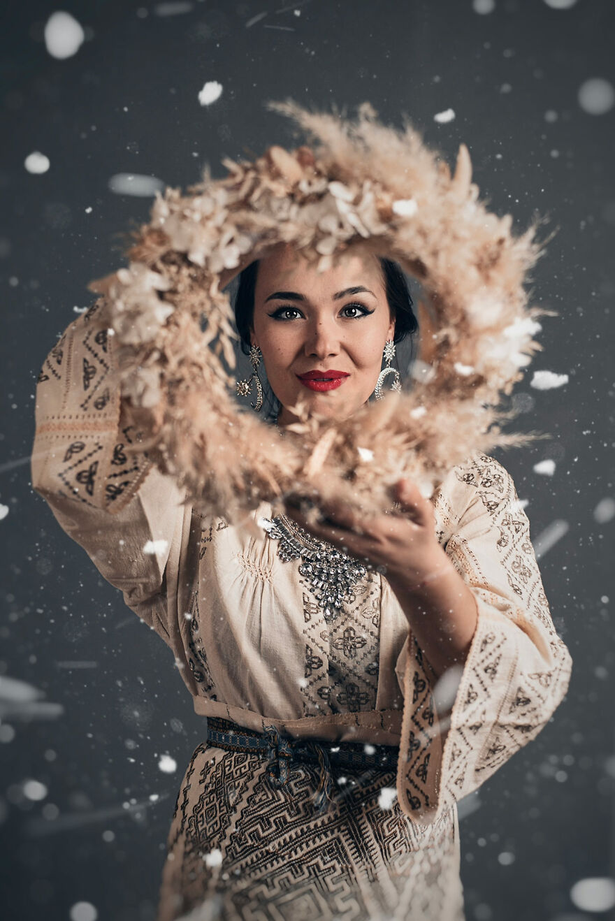 "Seasons - My Life As A Dream": A Celebration Of The Traditional Romanian Blouse, Ia (19 Pics) "Seasons - My Life As A Dream": A Celebration Of The Traditional Romanian Blouse, Ia (19 Pics)