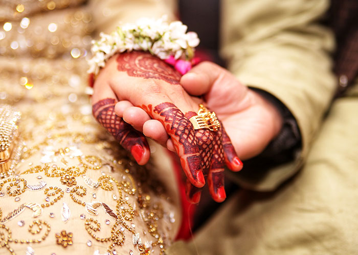 20 Personas revelan cómo fue su vida después de casarse por dinero