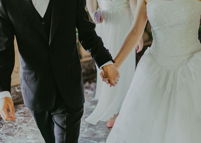 30 People Reveal How Their Life Went After They Married For Money