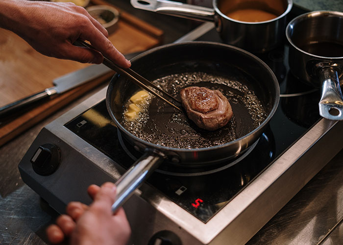 30 Common Cooking Mistakes That Amateurs Make That Annoy These Chefs