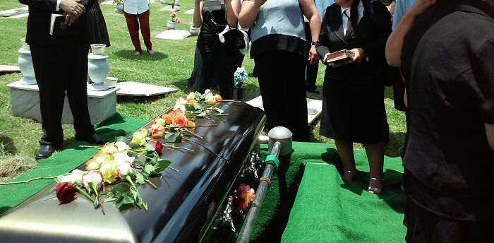 “Mi jefe me escribió mientras yo estaba en el funeral de mi madre”: 20 Jefes sinvergüenzas denegando días libres