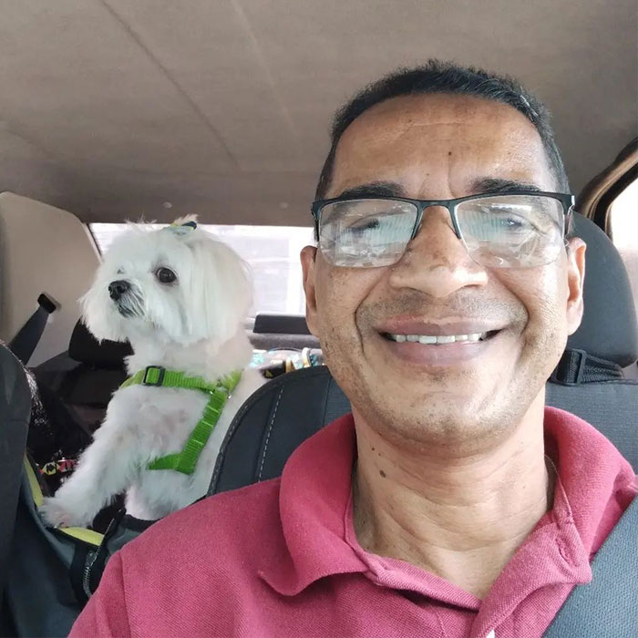 40 Selfies que este hombre se hizo con los pasajeros de su «taxi de mascotas»