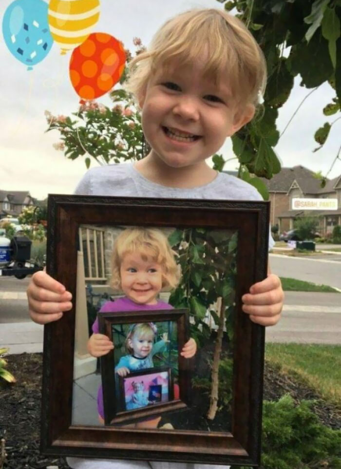 The Father Takes A Photo Of His Daughter Every Birthday And Frames It With The Photo Taken The Previous Year
