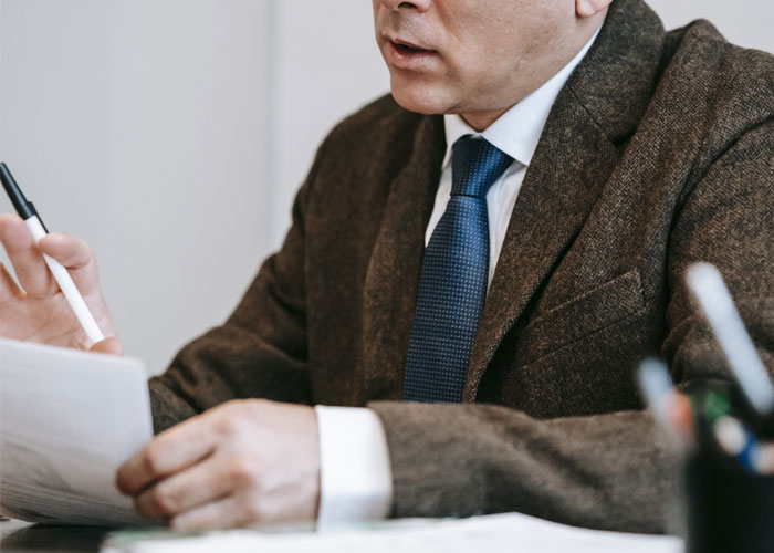 “Am I The Jerk For Watching And Not Doing Anything While My Wife Was Being Kicked Out Of My Company?” “Am I The Jerk For Watching And Not Doing Anything While My Wife Was Being Kicked Out Of My Company?”