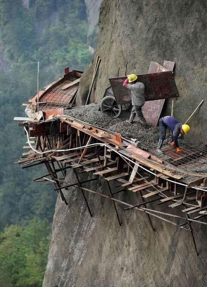 Building A Mountain Road In China