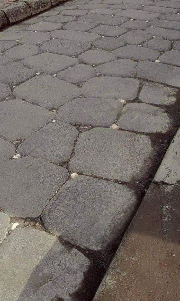 In Roman Times, The So-Called ′ ′ Tiger Eyes ′ Small White Stones Were Placed Among The Stones On The Road So That They Could Be Seen At Night