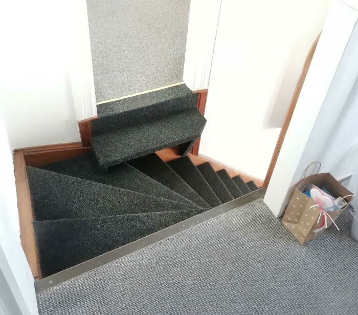 Les presento: Las extrañas escaleras de mi casa (nunca me había dado cuenta de lo extrañas que son ya que he vivido con ellas toda mi vida)