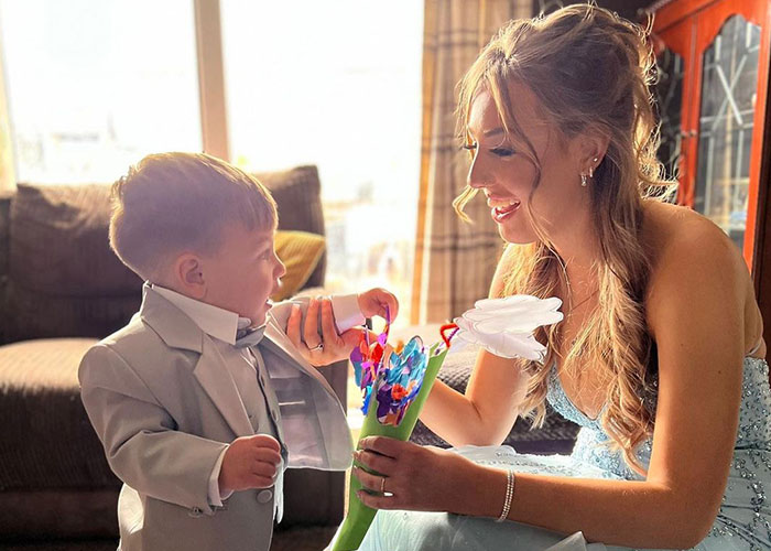 16-Year-Old Mom Goes Viral After Taking Her Toddler To Prom As Her Date 16-Year-Old Mom Goes Viral After Taking Her Toddler To Prom As Her Date