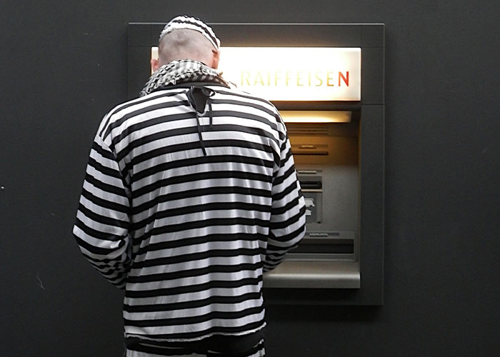 Company’s Blunder Costs Them $180K As The Employee Paid 286 Times His Salary Disappears Company’s Blunder Costs Them $180K As The Employee Paid 286 Times His Salary Disappears