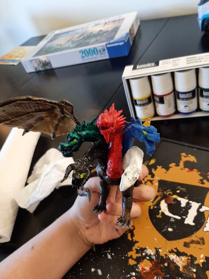 3D Printed Tiamat Figure I'm Painting (Left Wing Was Ripped Of By My Roomba 😅)