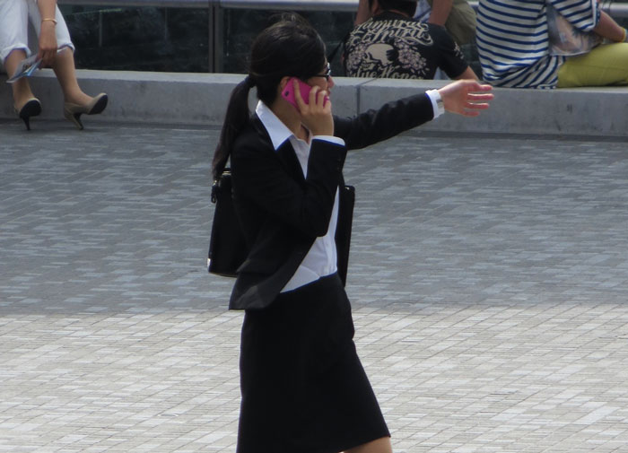 Boss Believes That Employee Is Not Doing Her Duties While Working From Home, Calls Her Out As She Can Be Offline For Up To An Hour Boss Believes That Employee Is Not Doing Her Duties While Working From Home, Calls Her Out As She Can Be Offline For Up To An Hour