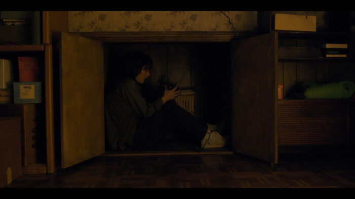 In Stranger Things S2, Will Knows Morse Code Because In This Scene In S1 He Only Has 1 Bit Of Communication With His Mom