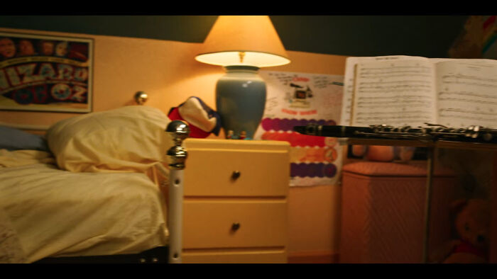 In Stranger Things S3 E8, Susie Has Dustin's Hat From Seasons 1 & 2 On Her Bedside Table