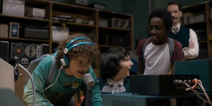 In Stranger Things, Mr. Clarke Says That The Healthkit Ham Shack (The Big Radio In The Av Club) Is Powerful Enough To Contact Australia. It Would Later Be Used To Contact Will In The "Upside Down"