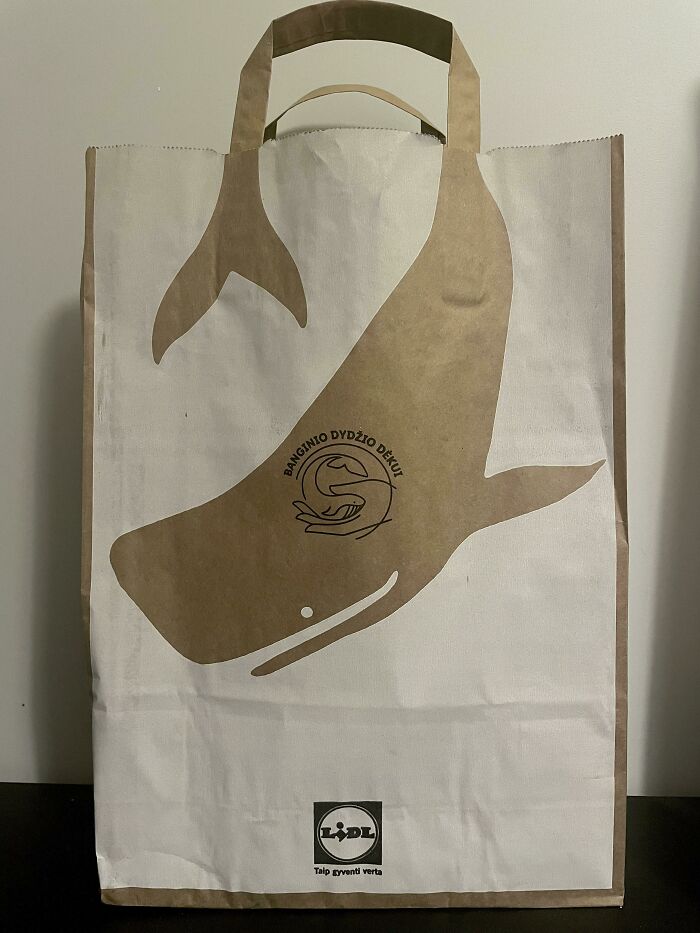 Esta bolsa de la compra de Lidl Lituania promueve las bolsas de papel frente a las de plástico