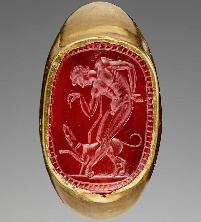 Ancient Roman Art Of Man And His Hunting Dog On The Gold Ring With Engraved Gem
