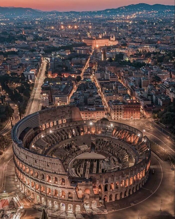 Una imagen del Coliseo desde el cielo