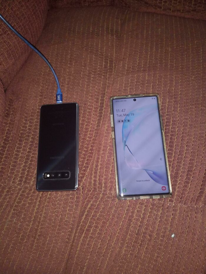Found A Brand New Samsung Galaxy Note10+ And S10 In A Dumpster Last Night