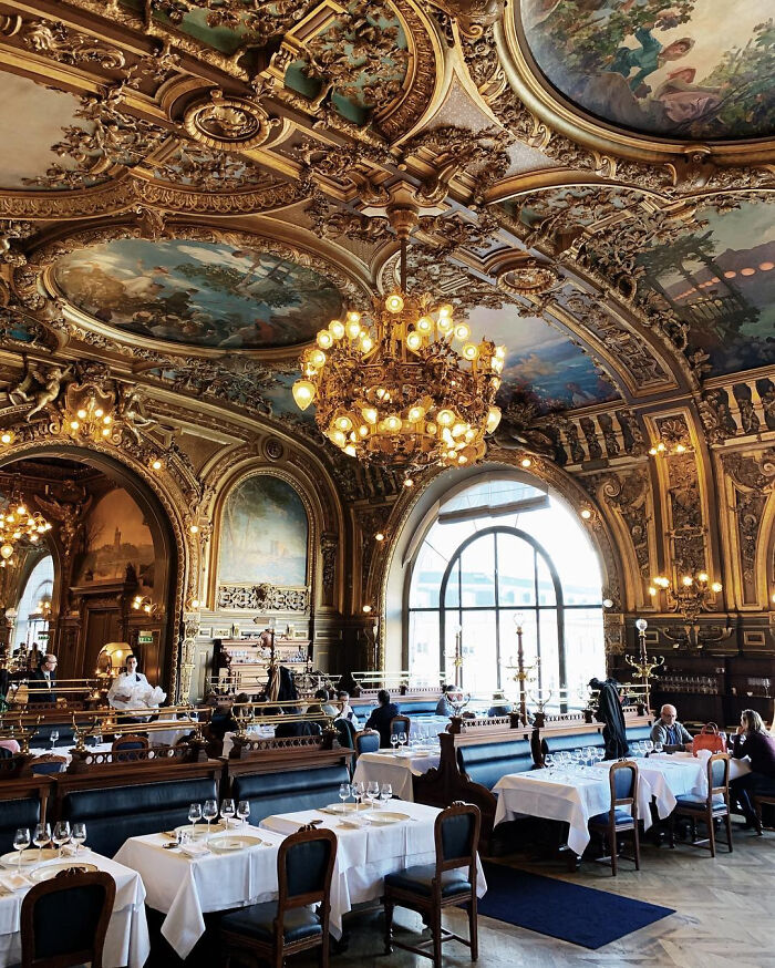 This Restaurant In Paris Looking Like A Museum