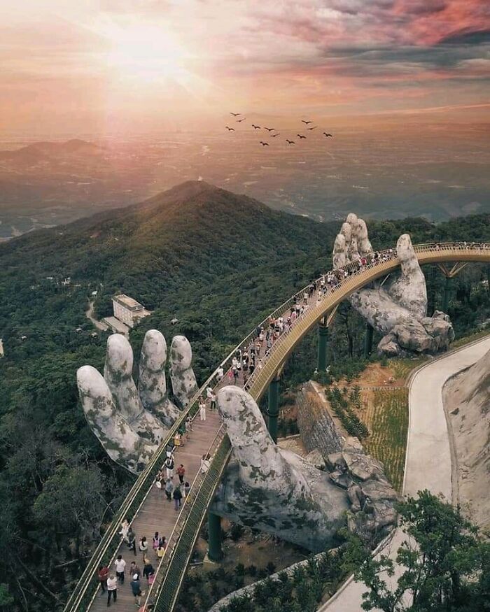 Hands Bridge, Vietnam