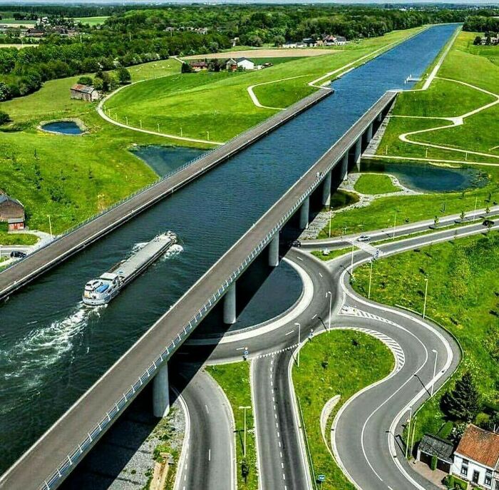 Sart Canal Bridge - La Louvière, Belgium