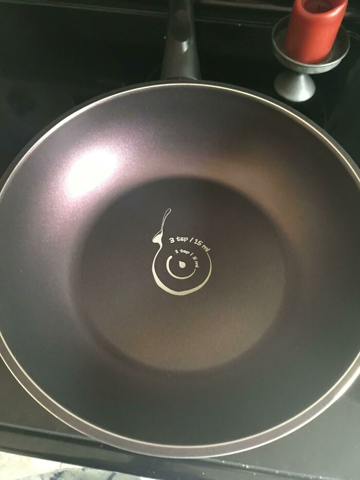 Este wok tiene círculos para medir el aceite