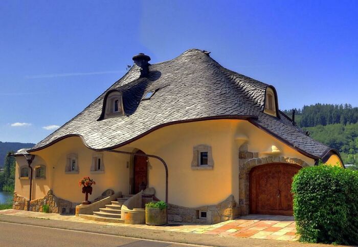 Diseño de casa ecológica con tejado de pizarra natural en Alemania