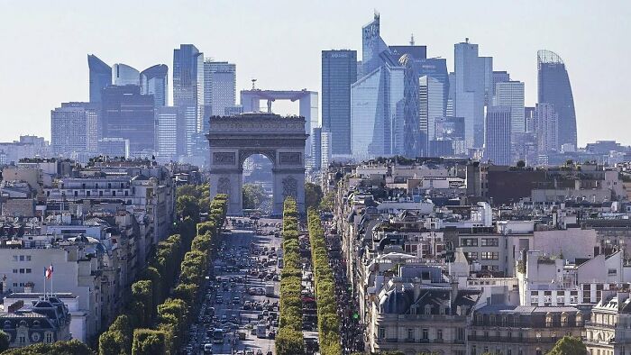 En París, el distrito financiero está aislado del centro de la ciudad antigua, lo que le permite mantener su apariencia