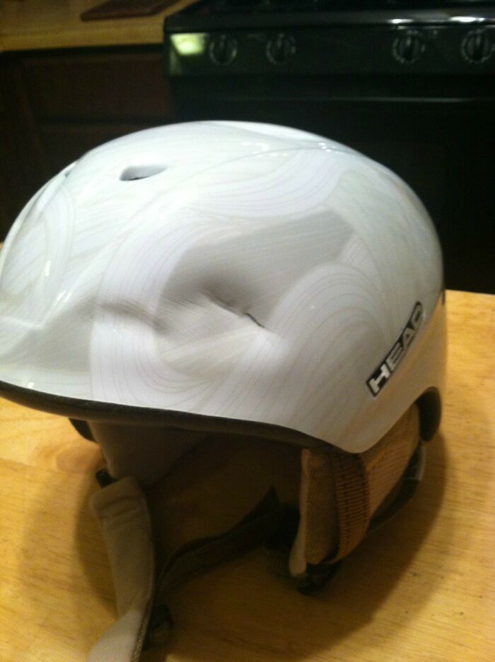 Este casco me salvó la vida este fin de semana. Apenas compré y empecé a usar un casco hace dos semanas. Por favor, usa siempre uno