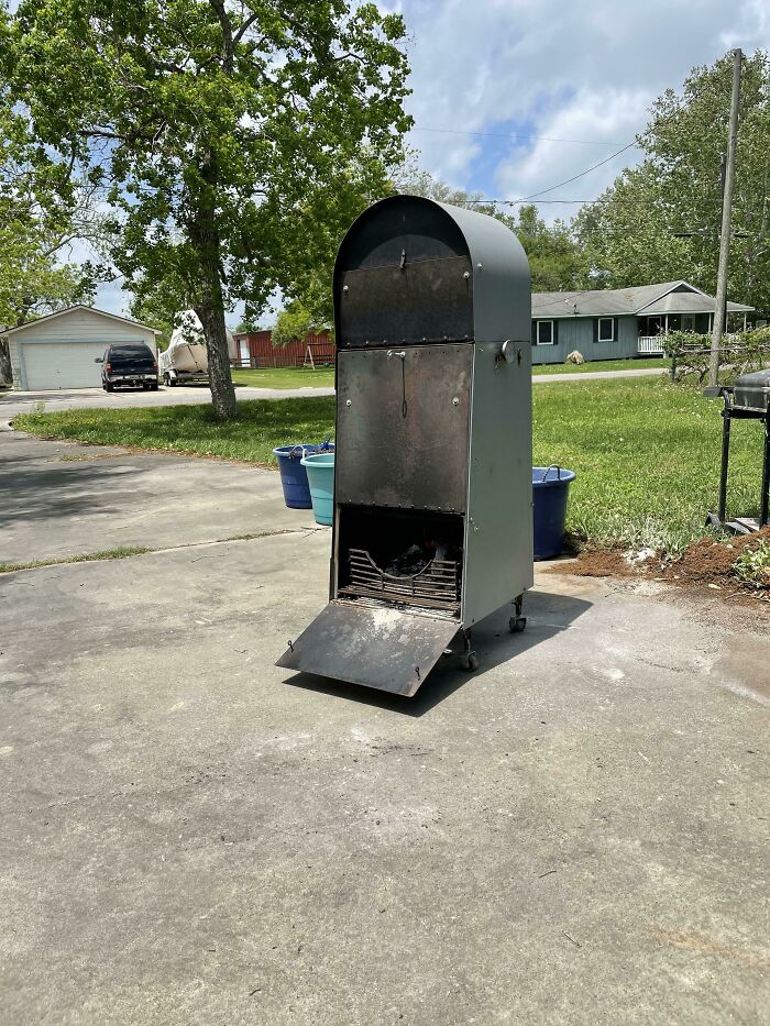 My 70 Year Old Grandpa Made A Barbecue Pit Out Of An Old Gambling Machine
