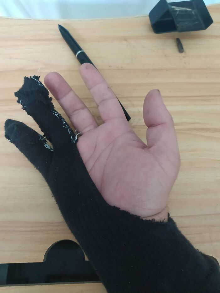 Friend Of Mine Told Me To Post This Here. My Glorious 0.5$ Drawing Glove