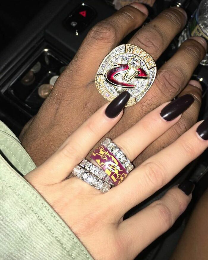 Khloe Kardashian Posted This His-And-Her Diamond Pic