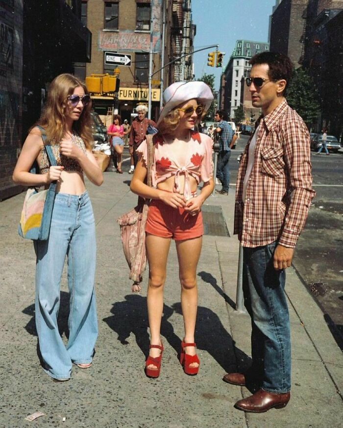 Billie Perkins, Jodie Foster, & Robert De Niro On The Set Of Taxi Driver In 1975