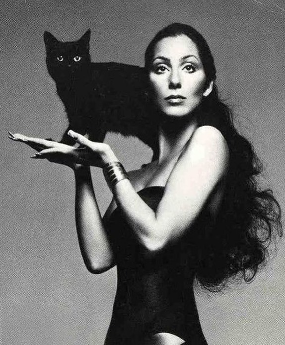 Cher In A Photoshoot For Her 1974 Album “Dark Lady” (By Richard Avedon)
