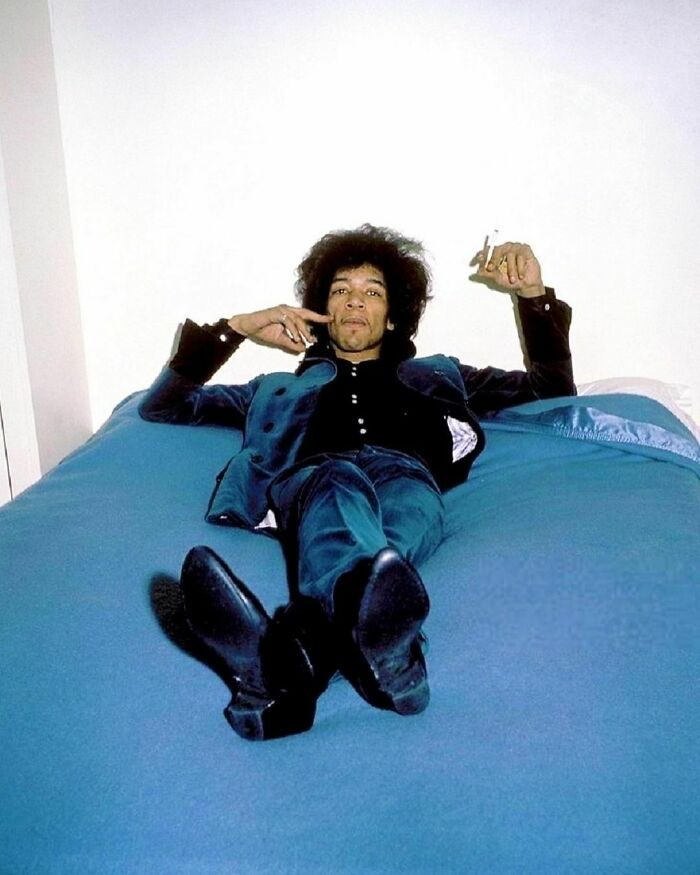 Jimi Hendrix In Ringo Starr’s Apartment In London, 1966