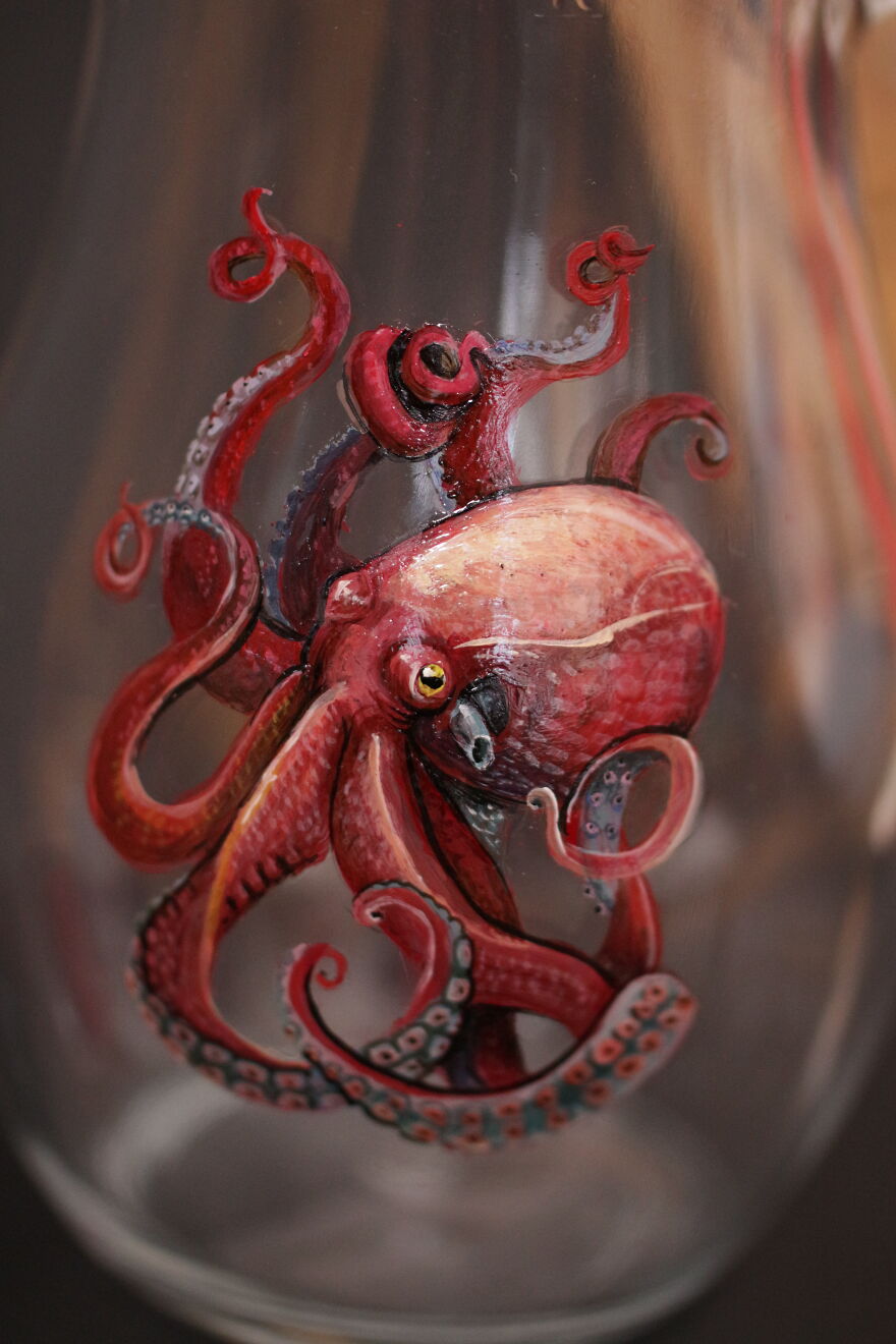 "Weird Wine" My Realistic Octopus Glass Paintings (17 Pics)