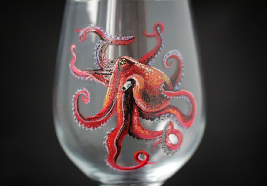 "Weird Wine" My Realistic Octopus Glass Paintings (17 Pics) "Weird Wine" My Realistic Octopus Glass Paintings (17 Pics)