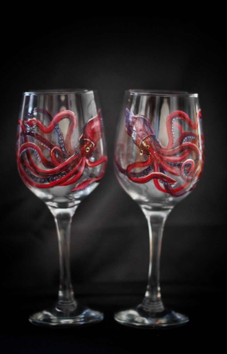 "Weird Wine" My Realistic Octopus Glass Paintings (17 Pics) "Weird Wine" My Realistic Octopus Glass Paintings (17 Pics)
