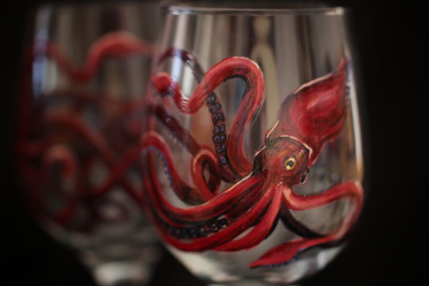 "Weird Wine" My Realistic Octopus Glass Paintings (17 Pics) "Weird Wine" My Realistic Octopus Glass Paintings (17 Pics)