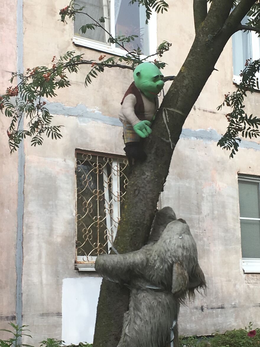 It’s Common For Old People To Decorate Their Front Yards With Some Old Stuff In The Place Where I Live. Here’s A Rather Odd Example: