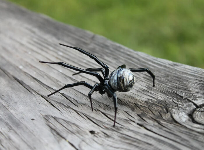 I Make Miniature Animals And Insects Out Of Glass