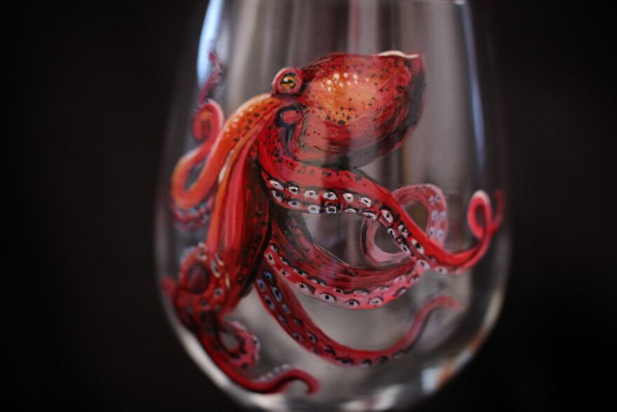 "Weird Wine" My Realistic Octopus Glass Paintings (17 Pics) "Weird Wine" My Realistic Octopus Glass Paintings (17 Pics)