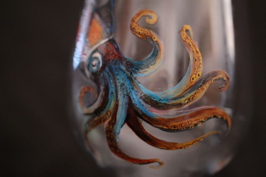 "Weird Wine" My Realistic Octopus Glass Paintings (17 Pics) "Weird Wine" My Realistic Octopus Glass Paintings (17 Pics)
