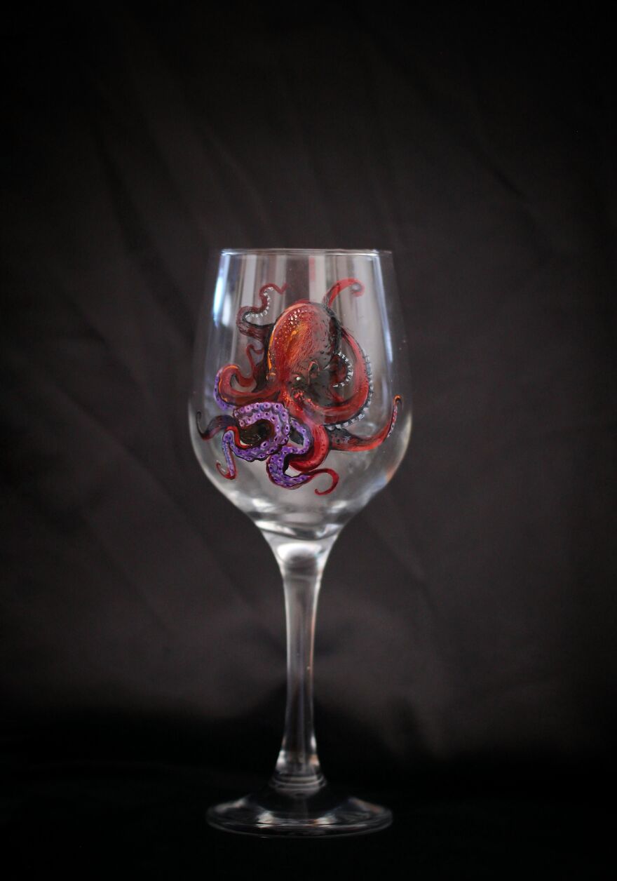 "Weird Wine" My Realistic Octopus Glass Paintings (17 Pics) "Weird Wine" My Realistic Octopus Glass Paintings (17 Pics)