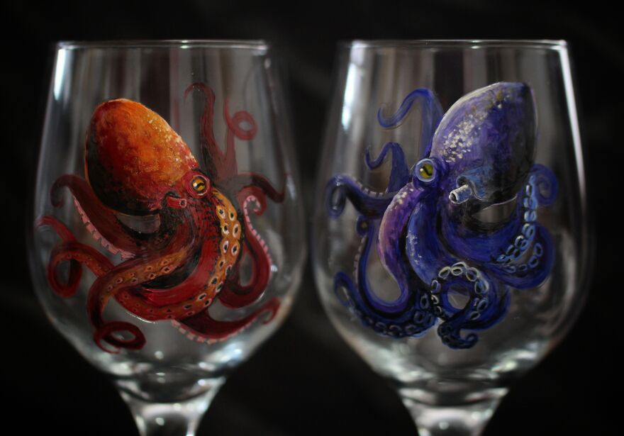 "Weird Wine" My Realistic Octopus Glass Paintings (17 Pics) "Weird Wine" My Realistic Octopus Glass Paintings (17 Pics)