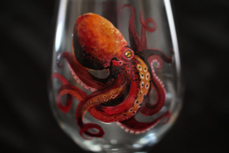 "Weird Wine" My Realistic Octopus Glass Paintings (17 Pics) "Weird Wine" My Realistic Octopus Glass Paintings (17 Pics)