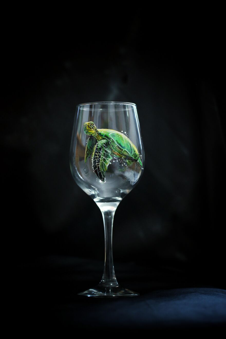 Stunningly Realistic Glass Painting - Wildlife Collection