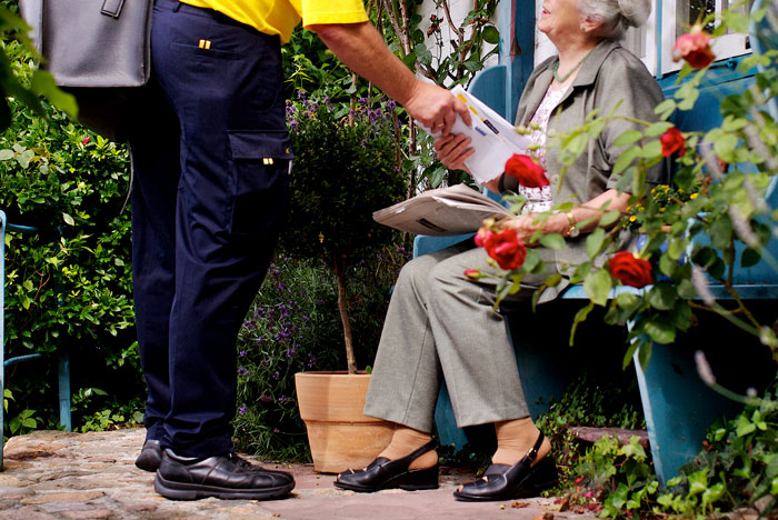 Incompetent Mailman Deliberately Leaves All The Heavy Stuff For A Temporary Worker Who Nails The Route And Gets Him Fired Incompetent Mailman Deliberately Leaves All The Heavy Stuff For A Temporary Worker Who Nails The Route And Gets Him Fired
